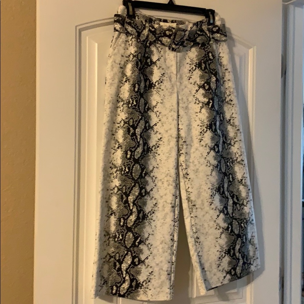 3/$15 Gianni Bini XS Black/White Snake Print
